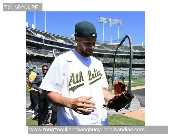 甜蜜绿茵携手同行情侣球星头像展现爱情与激情交织瞬间 甜蜜绿茵携手同行情侣球星头像展现爱情与激情交织瞬间