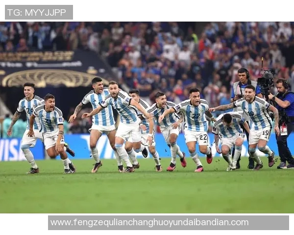 足球球星不为人知的成长历程与赛场背后真实内幕揭秘